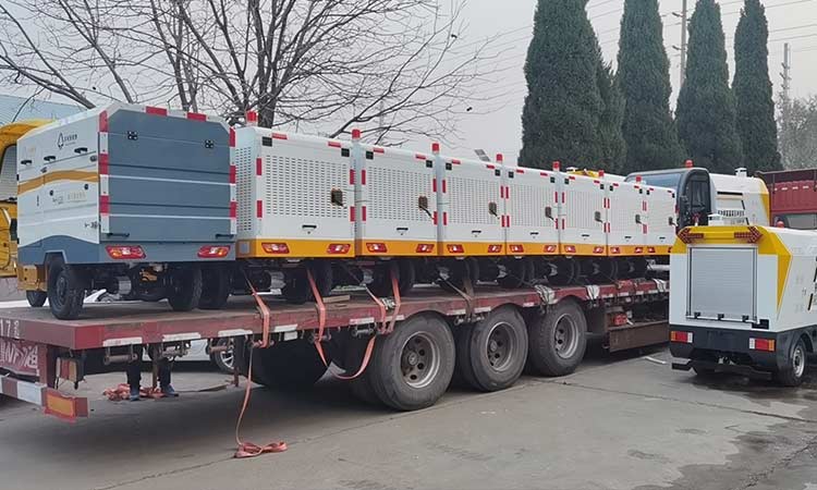 兩分類垃圾清運車發車