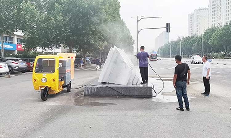 小型高壓清洗車為社區清潔保駕護航