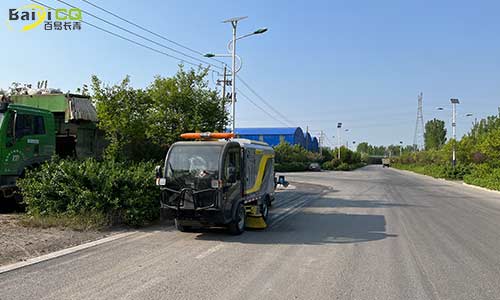 小型道路洗掃車(chē)，道路清潔高效無(wú)揚(yáng)塵