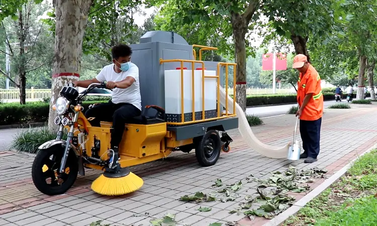 三輪樹(shù)葉收集車