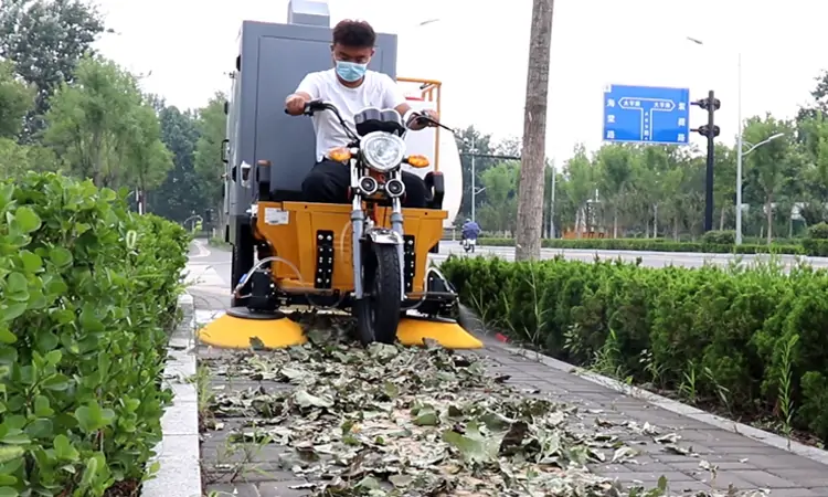 三輪樹(shù)葉收集車