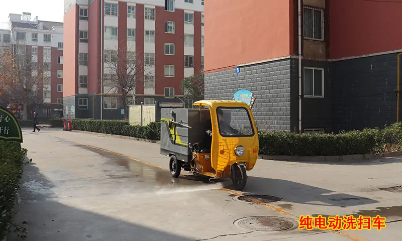 物業小區路面清洗有奇招！打破傳統人工打掃，一臺機器靈活運用，實現快速清潔！