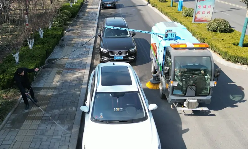純電動(dòng)洗掃車(chē)展神通，狹窄路段地面清潔洗掃有奇效！