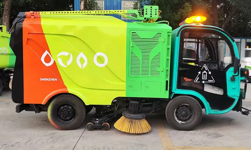 百易純電動洗掃車到達深圳環衛，助力深圳環境建設，共建美好城市形象！