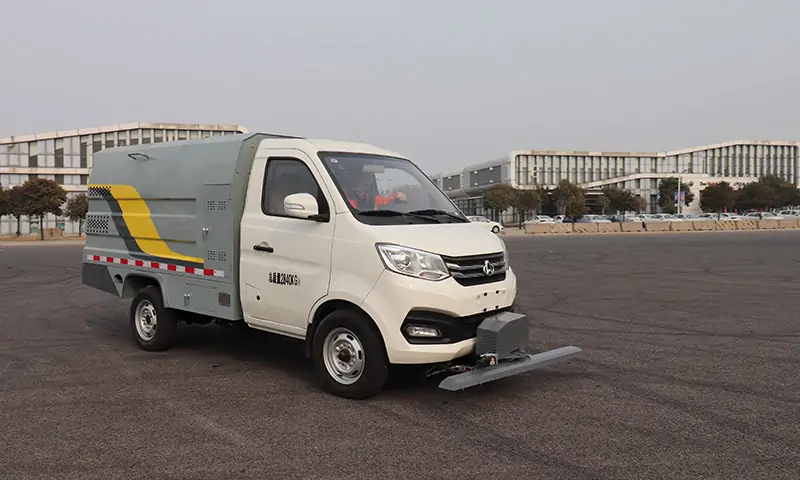 新品上市！新能源純電動道路養(yǎng)護車亮相！長安底盤可上牌，駕駛舒適，操作簡單！