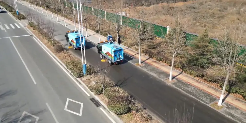 道路洗掃車_路面污漬清潔“專家”_電動洗掃車_環衛洗掃車_小型洗掃車