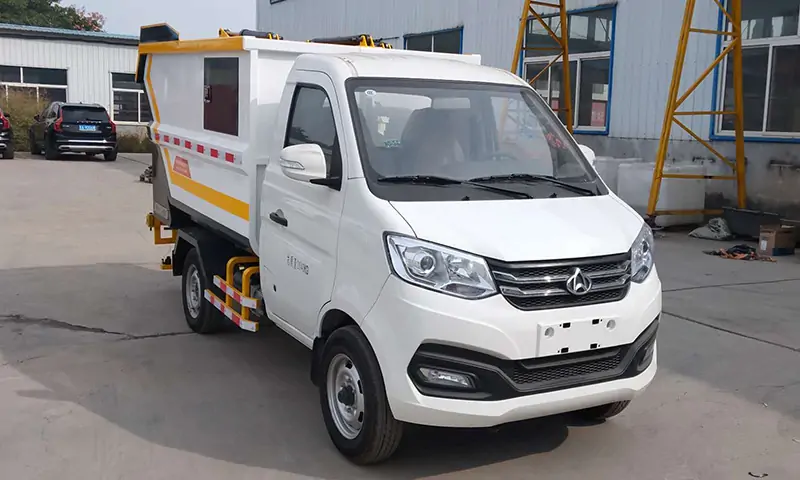 可上牌純電動垃圾清運車，后裝垃圾形式，環(huán)保高效，創(chuàng)新回收！