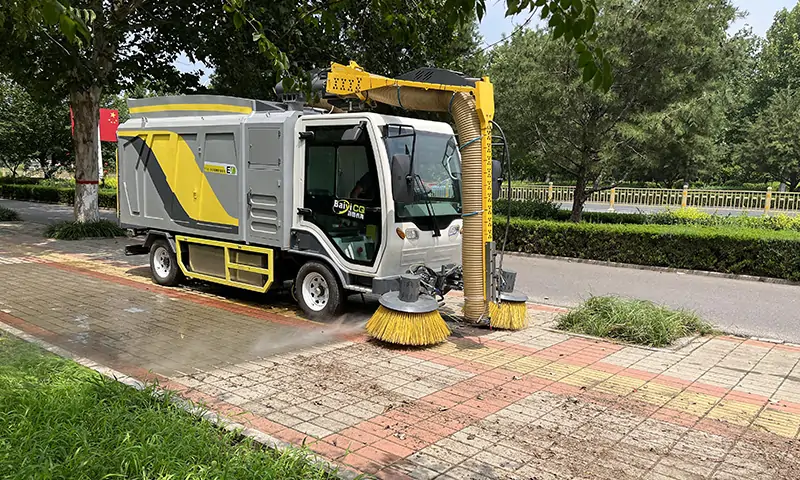 樹葉收集車——引領綠色清潔革命的力量，落葉收集專用車輛。