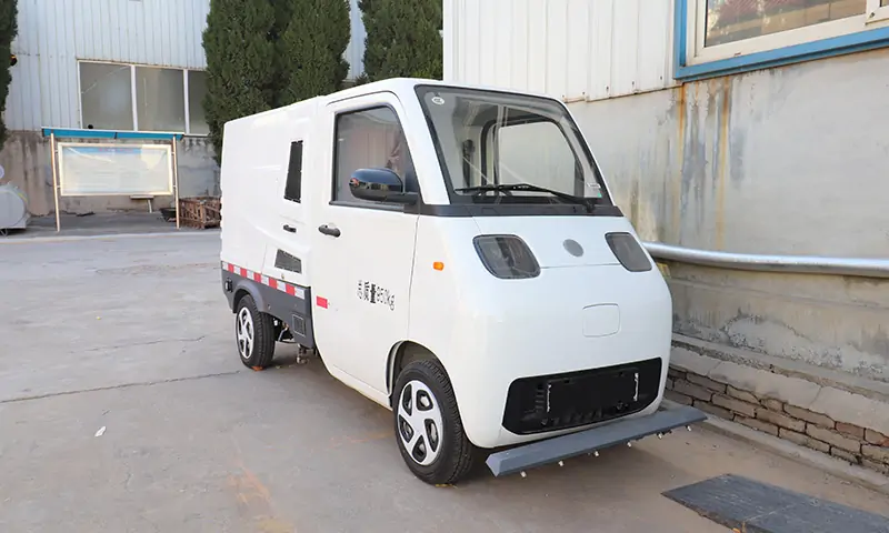 純電動道路養(yǎng)護車：清新環(huán)保，高效保潔的未來之選