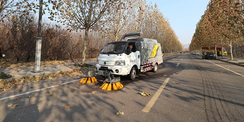 吸樹(shù)葉的機(jī)器 新型樹(shù)葉收集車(chē) 電動(dòng)樹(shù)葉專(zhuān)用收集車(chē) 樹(shù)葉收集一體車(chē) 吸入式樹(shù)葉收集車(chē) 破碎樹(shù)葉收集車(chē)