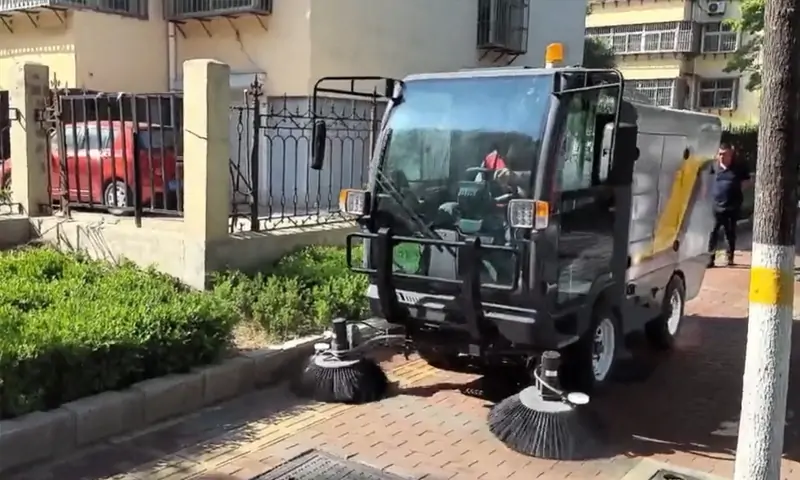 純電動清掃車發(fā)貨：助力城市環(huán)境衛(wèi)生建設