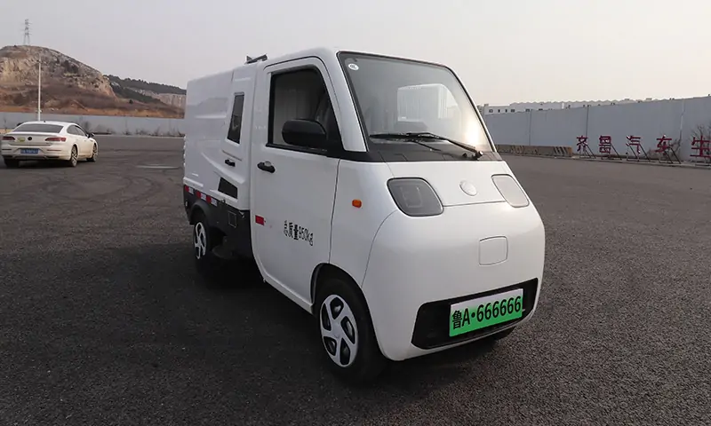 小型純電動洗掃車：城市清潔新利器,功能多樣，應用廣泛