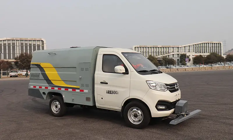 新能源道路養(yǎng)護車，現(xiàn)代化城市管理清潔設備的首選