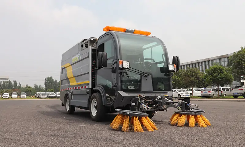 秋季多功能四輪樹葉收集車：高效環保的清掃利器