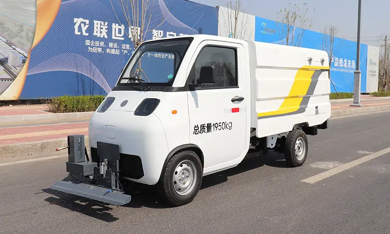 綠色環(huán)保、高效便捷——新能源樹葉收集車助力城市秋季環(huán)衛(wèi)